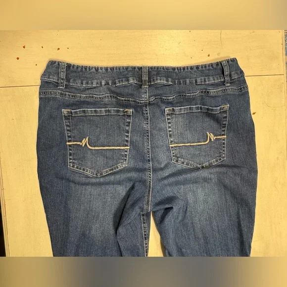 Maurices Dark Blue Women's Boot Cut Jeans 14W Reg NWOT - Picture 2 of 5